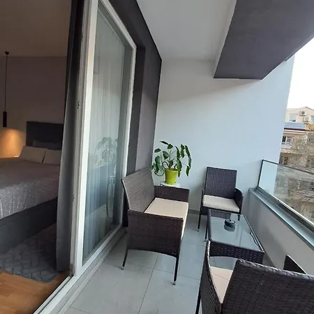 Lux Mint Main Bus Station *