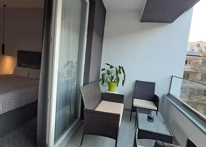 Lux Mint Main Bus Station *